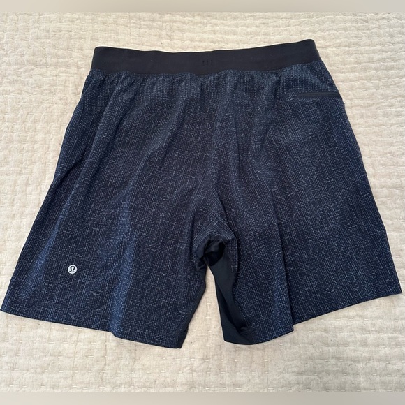 Lululemon linerless 20” shorts. Basket weave pattern. Sz L - Picture 4 of 6